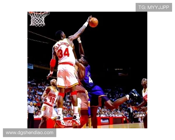 哈基姆·奥拉朱旺：从梦幻脚步到NBA传奇巨星的辉煌人生